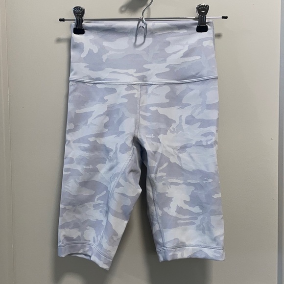 Lululemon Wunder Under Short 10" - Picture 3 of 6